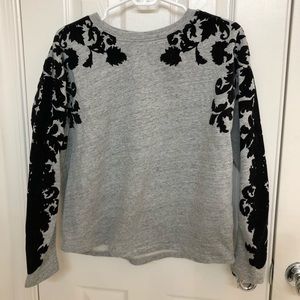 Gray sweatshirt with velvet design